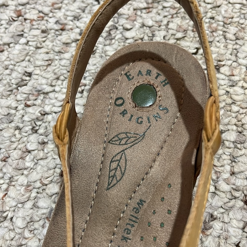 Earth Origins Berri Woven Casual Round Toe Slingback Sandals - Picture 3 of 7